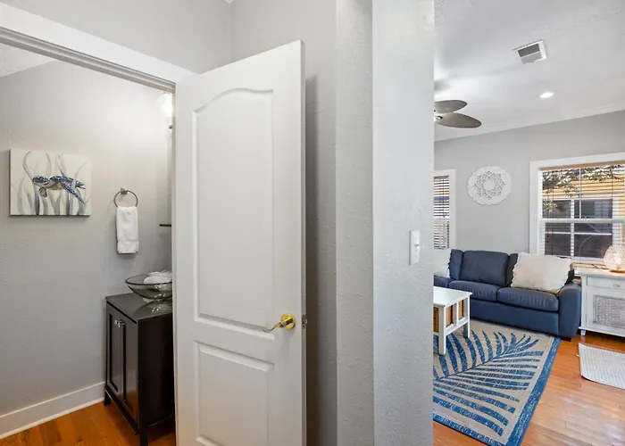 Apartment Captain No Shoes 8b By Pkrm Pensacola